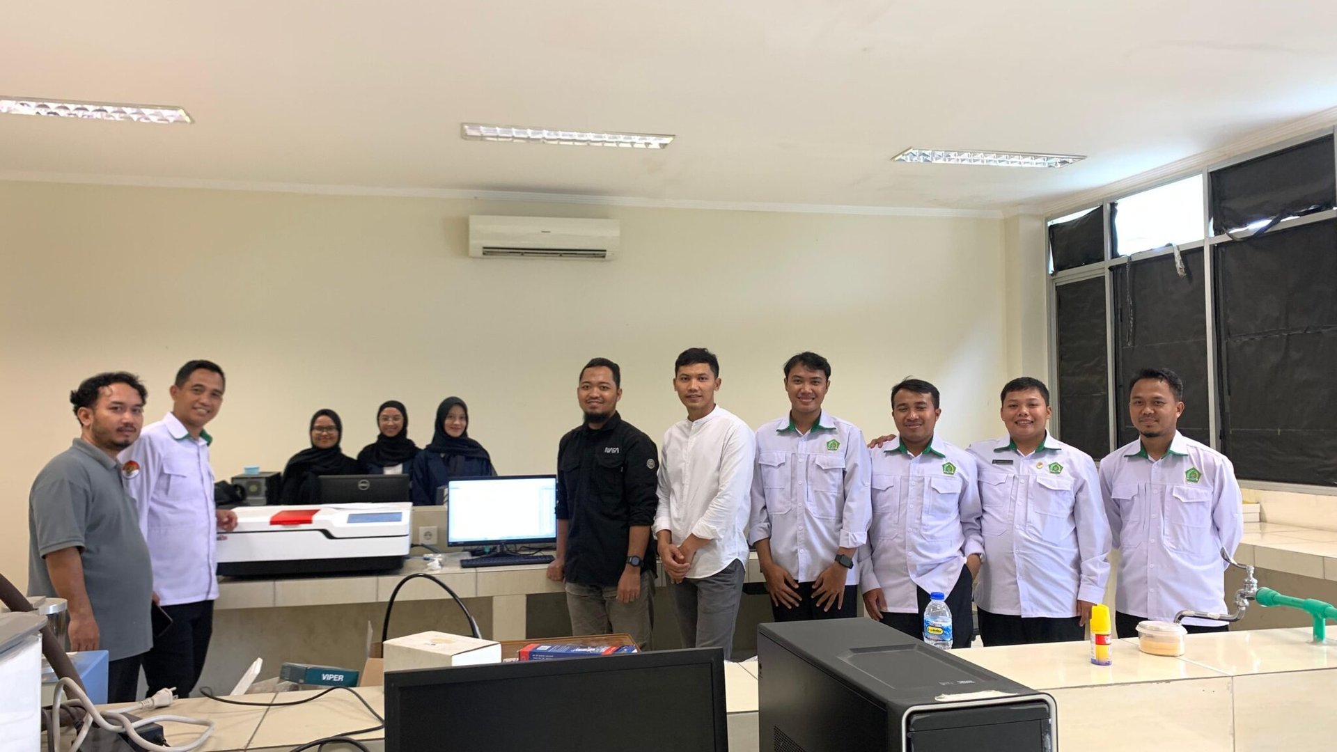 Instalasi dan Pelatihan Penggunaan Spektrometer UV-Visibel di Laboratorium Fakultas Sains dan Teknologi