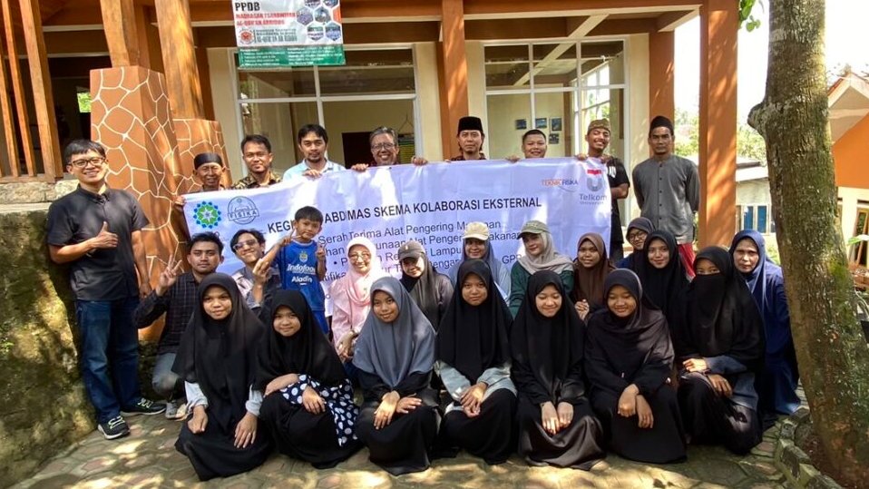 Prodi Fisika melaksanakan PKM kolaborasi Eksternal